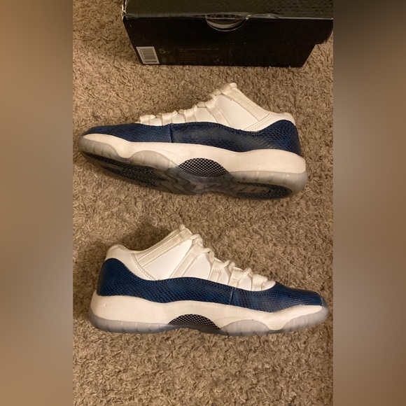 Jordan 11 low size 5 - Picture 5 of 5